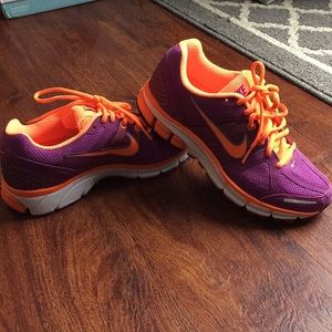 BRAND NEW! NIKE running shoes